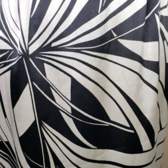 Maggy London ~ Halter Dress ~ Size 2 - Picture 4 of 4